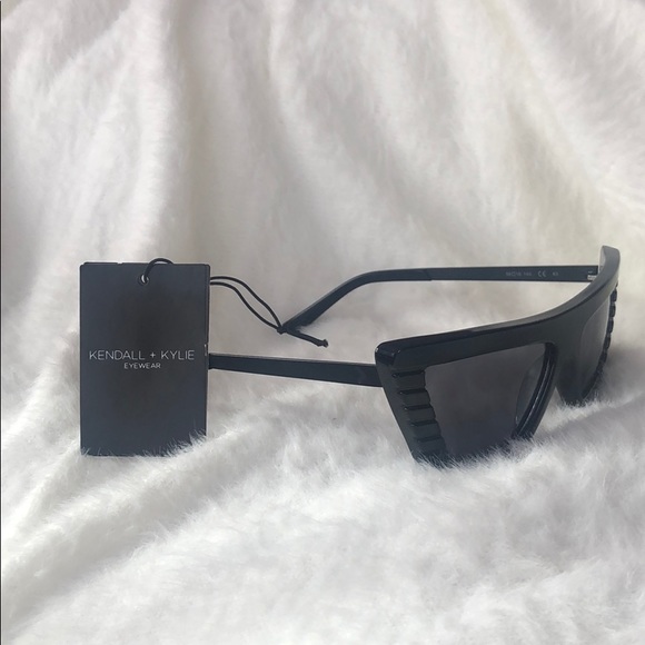 Kendall + Kylie Vera Black Cateye Sunglasses - Picture 3 of 6